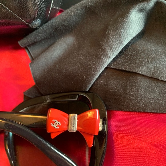 CHANEL SUNGLASSES - Picture 3 of 6